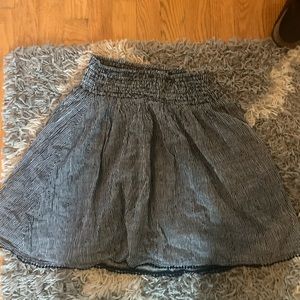 Black and white old navy skirt